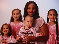 Dominica McGinnis with her daughters<br/> in 2009.